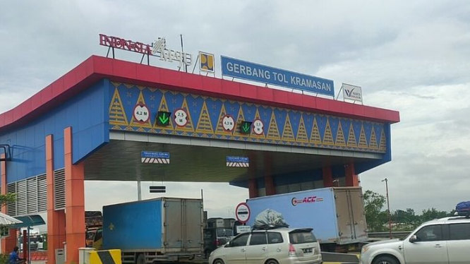 gerbang tol keramasan