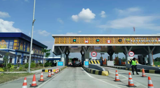 pintu tol karanganyar